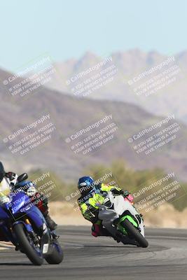 media/Oct-30-2025-Racers Edge (Thu) [[dabbdaf680]]/3-B Group/Session 2 (Turn 14)/